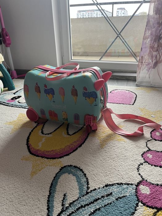 Troler fetite cu suport pt picioare