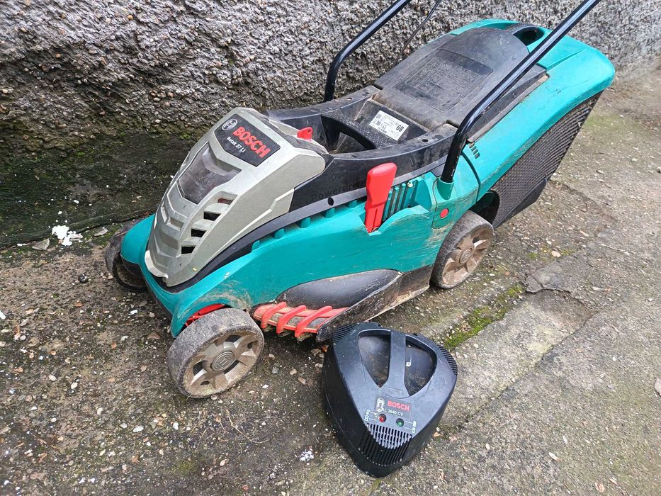 BOSCH Rotak 34 Li - Акумулаторна косачка за трева със зарядно