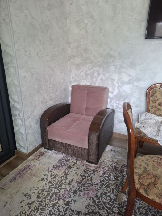 Диван с двумя креслами