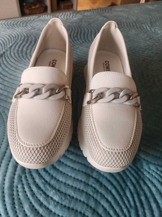 Макасини бели на платформа н.37