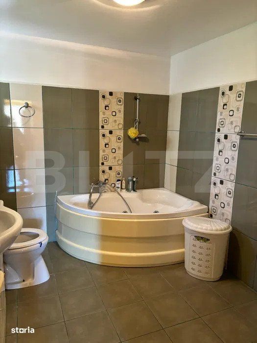 Casa P+1 de vanzare, cu 4 camere, 180 mp, zona Micro 2
