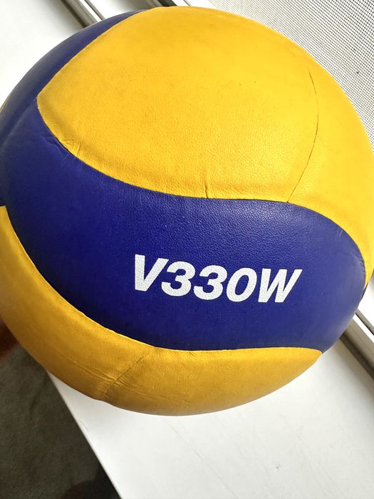 Minge volei Mikasa V330W – omologată FIVB – competiții – 250 lei