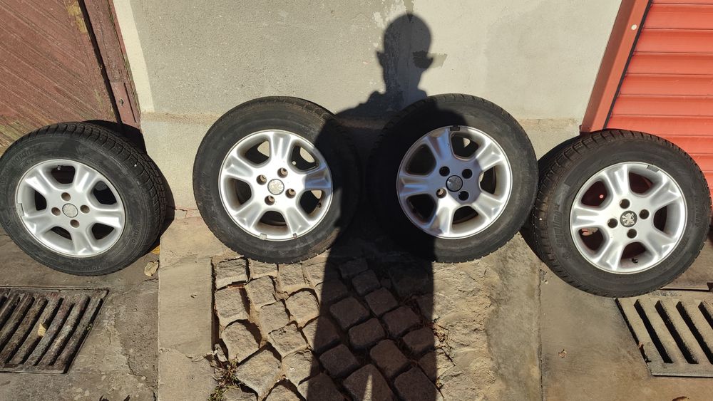 Джанти за Пежо/Ситроен със зимни гуми 175/70/14 DOT 23