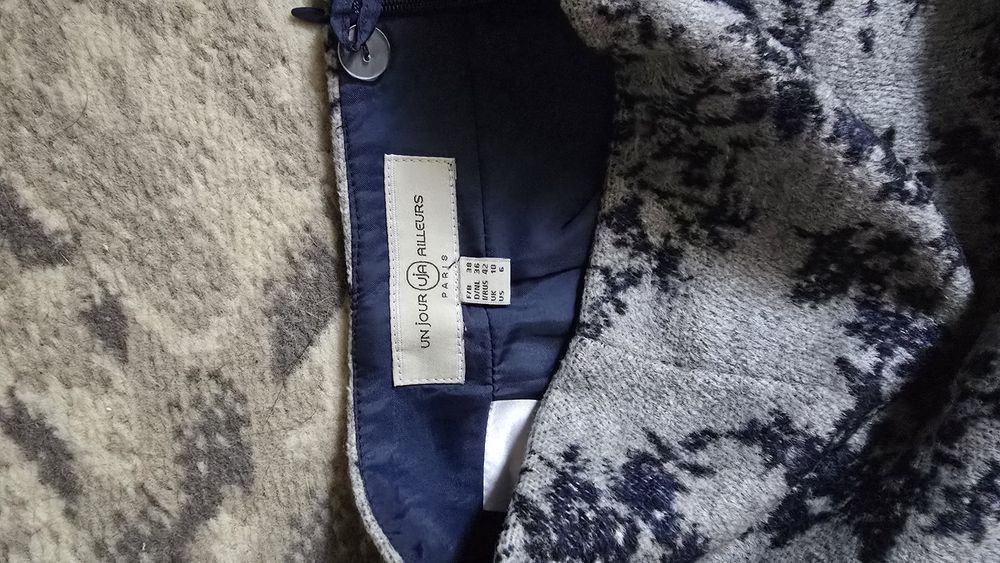 Продаю юбку. Размер С. Длина до колен. Качественная.