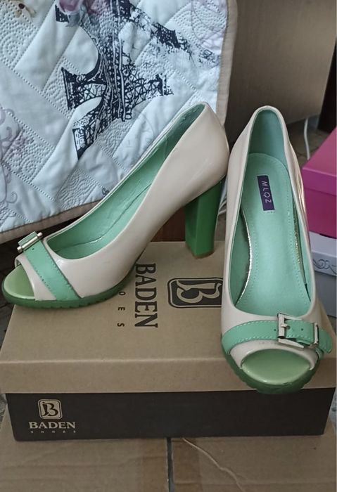 Продам женские туфли