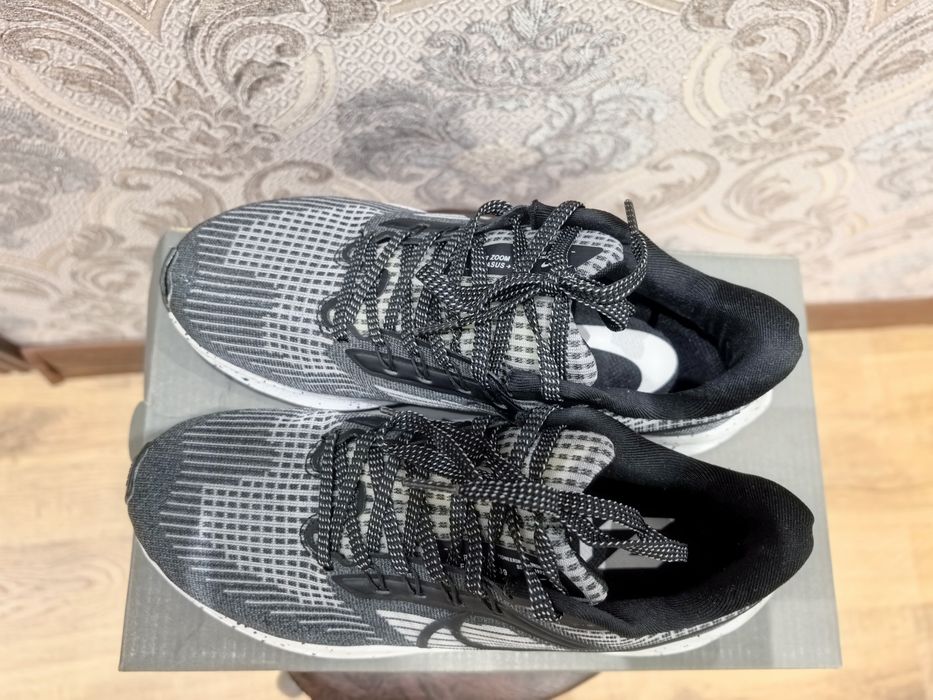 Продам кроссовки на мальчика 38р