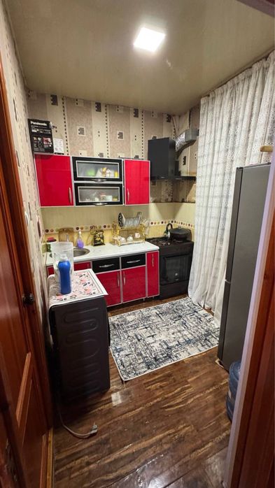 Ялангач Продается квартира 2/4/4 балкон 1.5х3