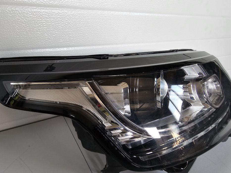 Far dreapta Land Rover Range Rover Vogue