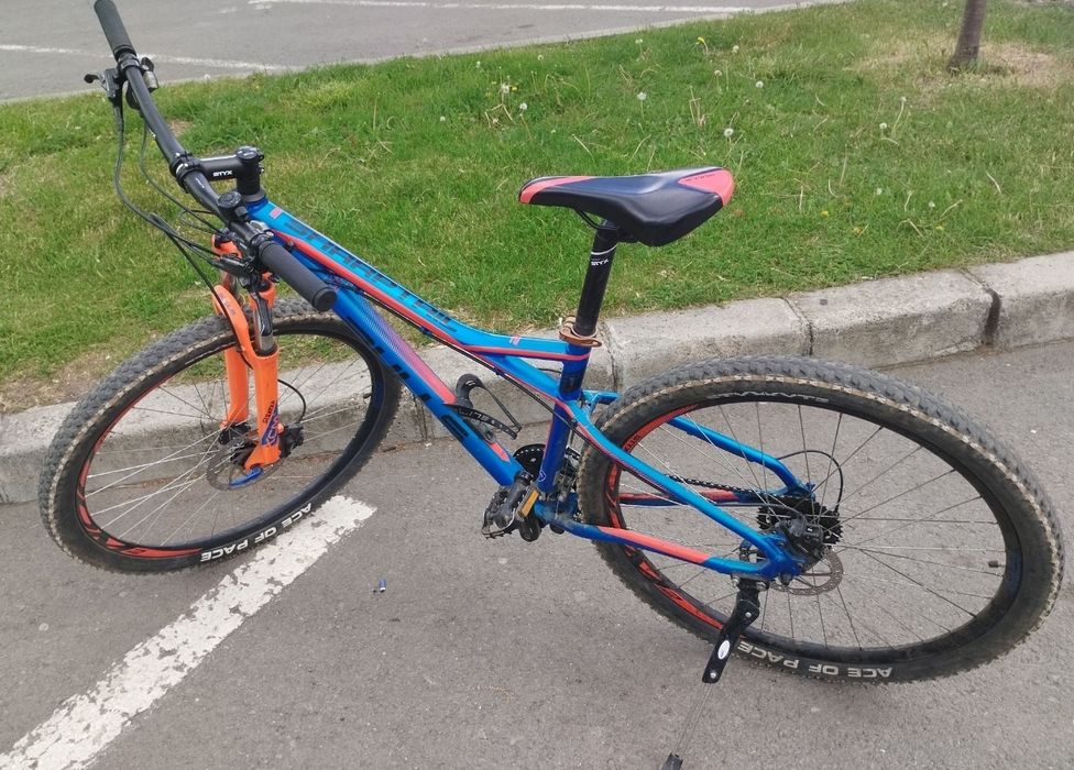 bicicleta marca Bulls cu roti pe 29