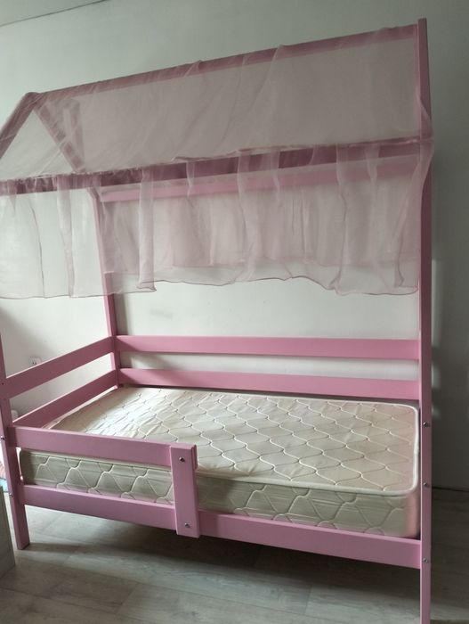 Продам кровать детскую с матрасом