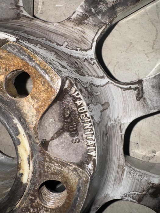 Продам зимние оригинальные Шины