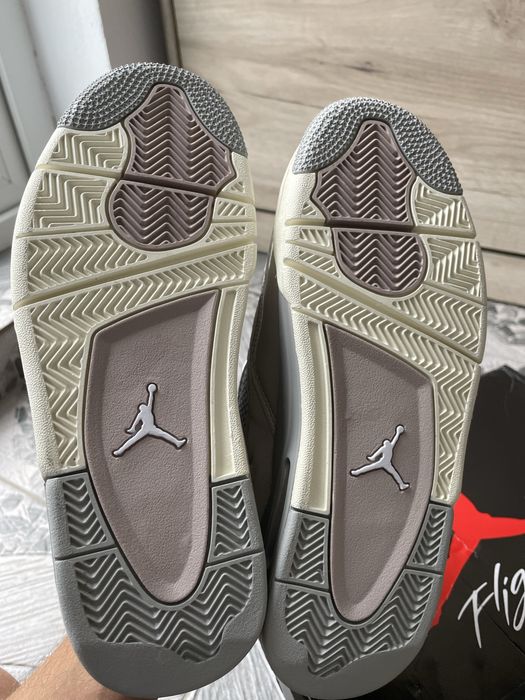 Jordan 4 frozen moments marimea 40