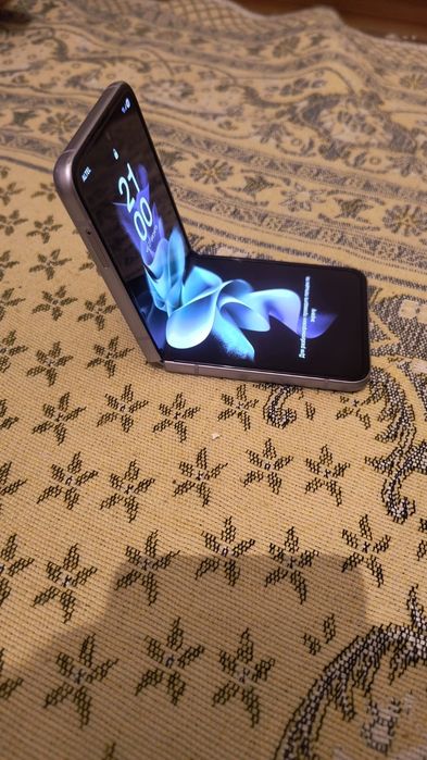 Samsung flip 3 8 256 gb