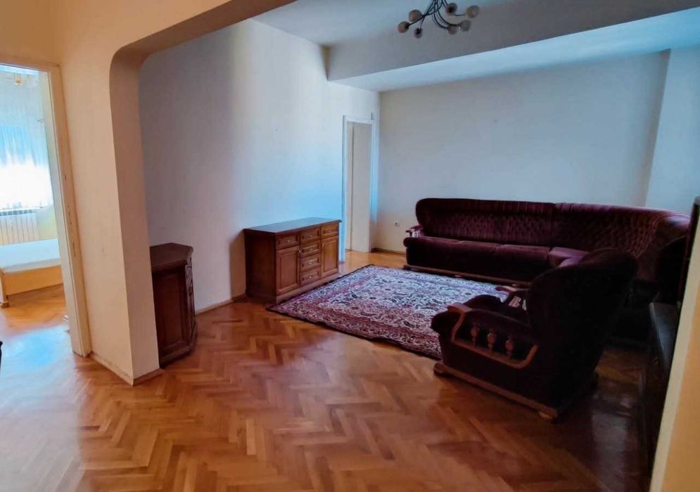 Голям ъглов дивон и фотьойл