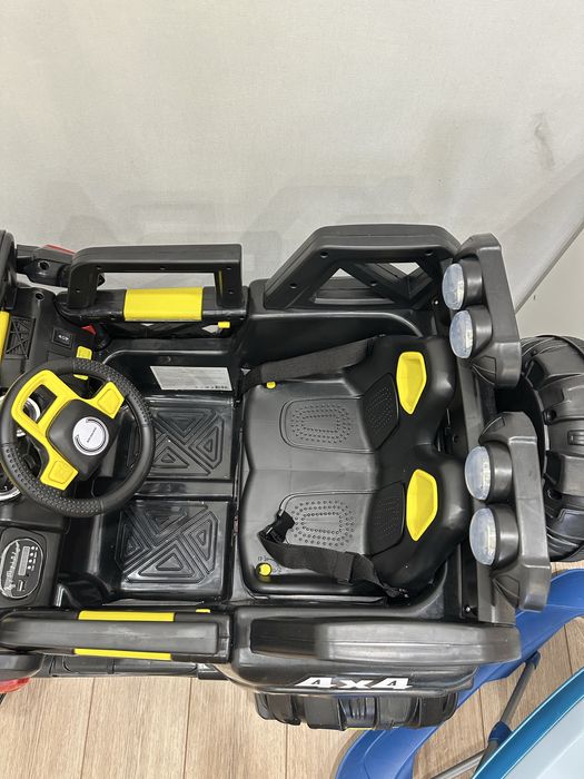 Продам электромобиль детский