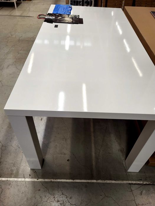 Маса за хранене ,бяла ,гланцирана Икея