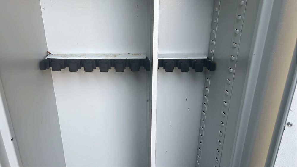 Dulap arme . Rastel . Seif arme !