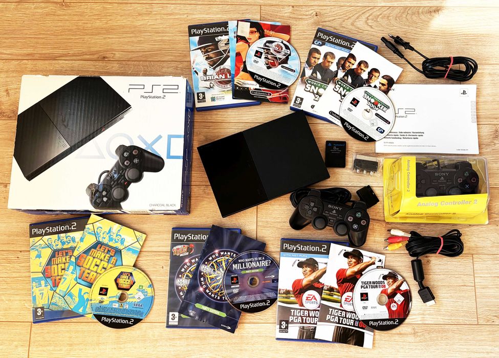 PlayStation 2 Slim модел 90004 с кутия, 5 игри и два джойстика