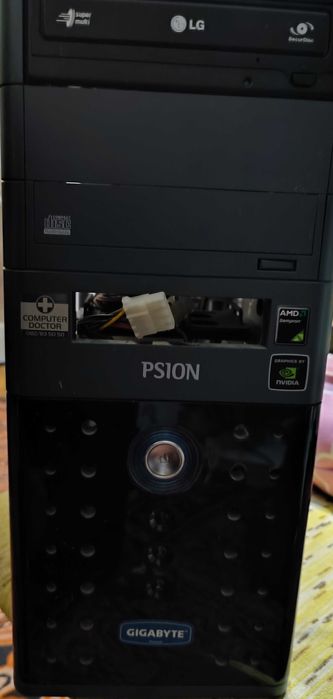 Компютърна кутия с 350 вата захранване Fortron.