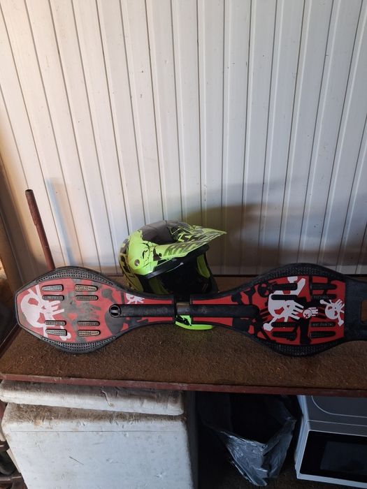 Vând skatebord și cască