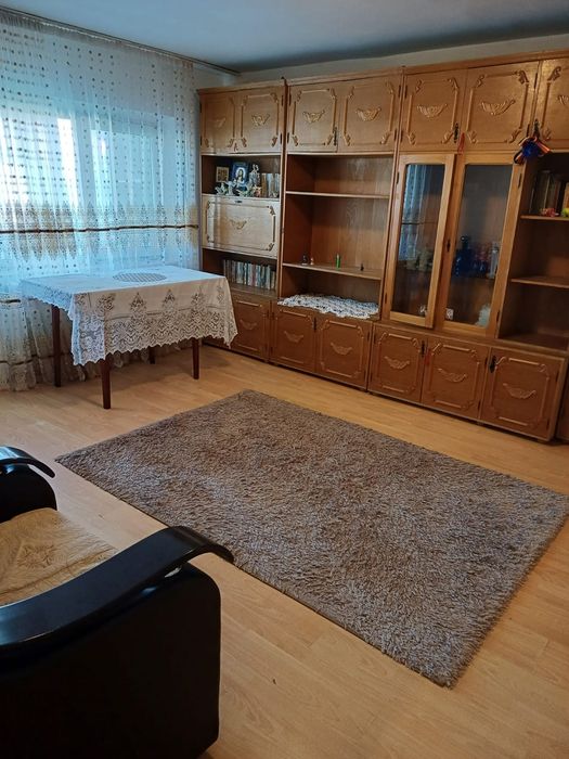 Închiriez apartament