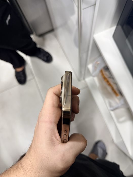 Iphone 14 pro gold