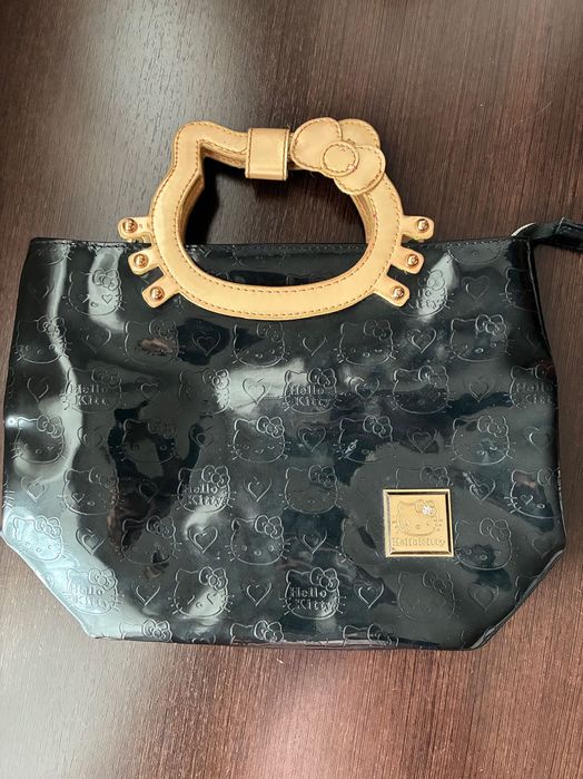 Vând geanta Hello Kitty