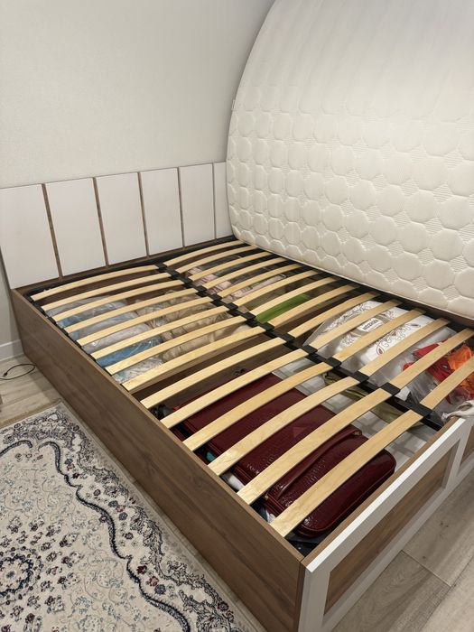 Двухспальная кровать