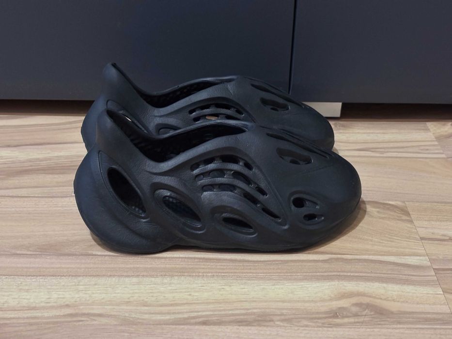Оригинални Adidas Yeezy Foam RNNR US6