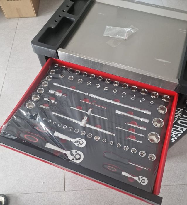 Продам набор инструментов