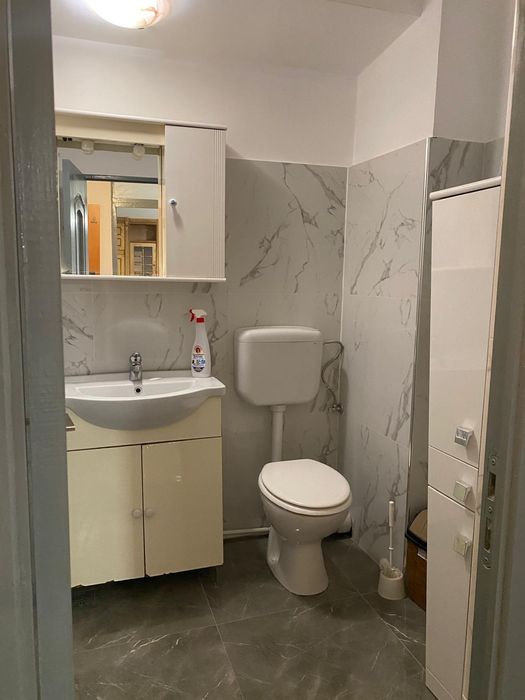 Inchiriez garsoniera decomandata