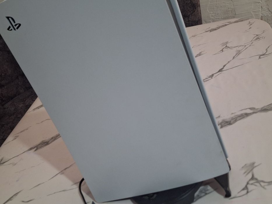 Продается Sony Playstation почти новый ,