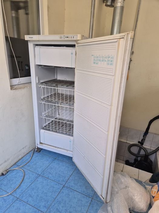 Продам морозильную камеру