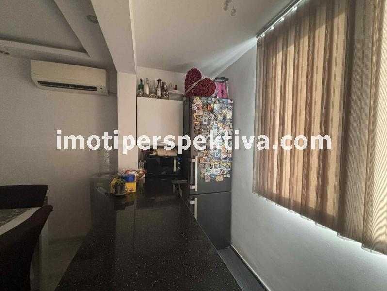 Продава се Тристаен апартамент в Пловдив, Кършияка - 50 кв.м за 1998 €/кв.м - Снимка #2
