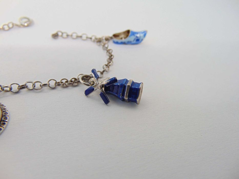 Bratara si charm uri din argint cu email Olanda