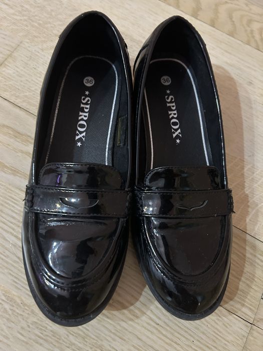 Продам туфли для девочк