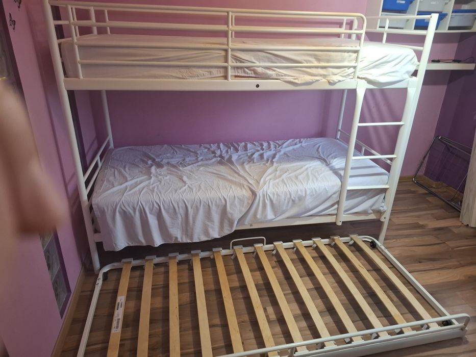 Pat triplu din metal alb!