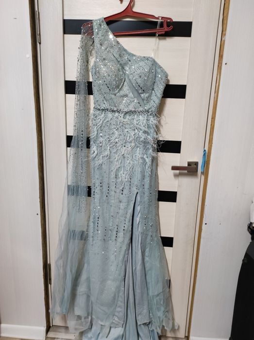 Платье вечерниее