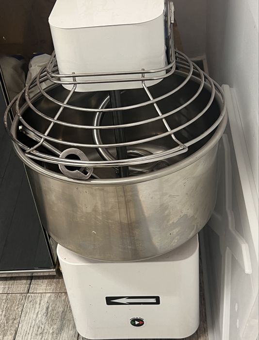 Malaxor profesional spirală MEC IBM20 – 22 L / 16 kg – 220V – Italia