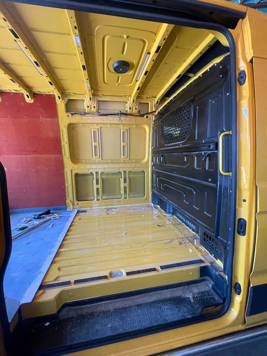 Преграда VW Crafter II / MAN TGE ( 2017+ ) със стъкло и решетка