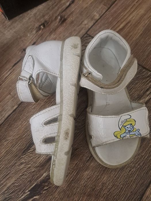 Детские сандали продам