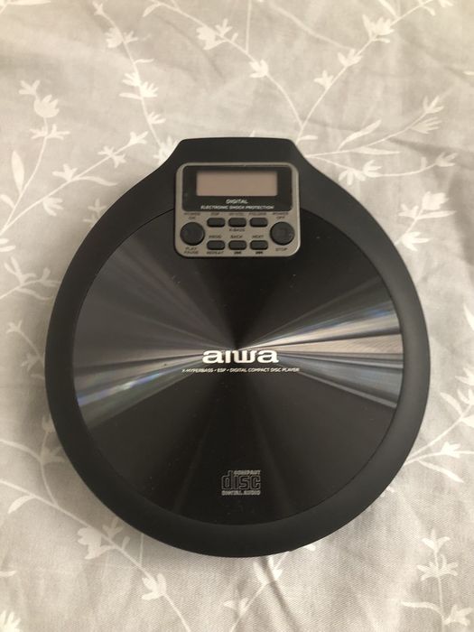 Срочно продаю за супер цену портативный Cd плеер aiwa новый