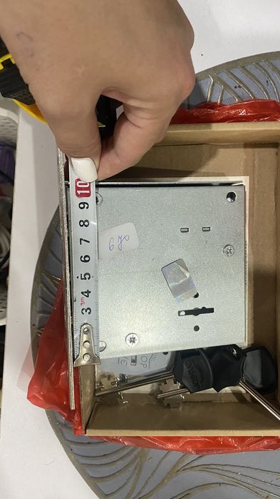 Продам новый врезной замок для двери