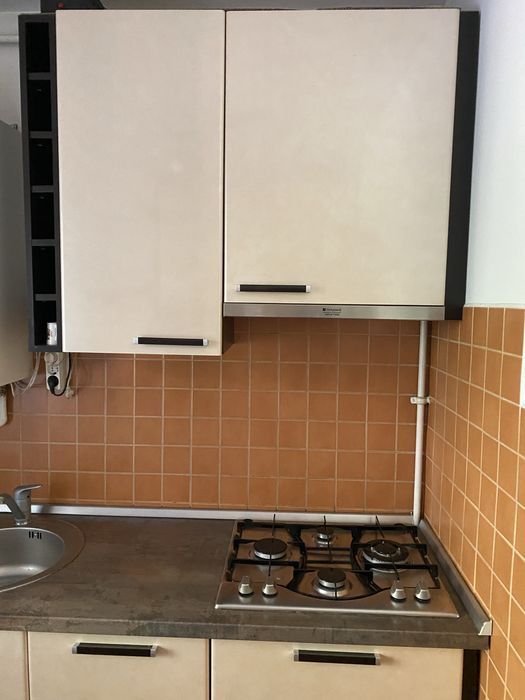 Mobila de bucatarie in stare perfecta. Plita si cuptorul nu sunt inclu