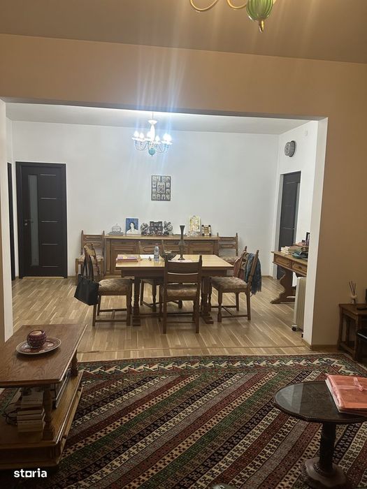 Campina - ultracentral - casa + Spațiu comercial - 215000 Euro