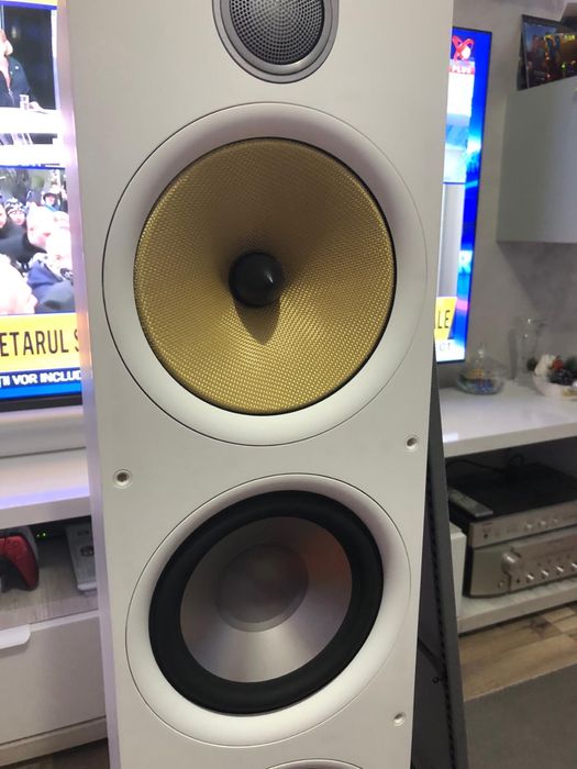 Boxe podea b&w 683s2