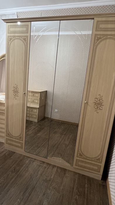 Продаю спальний гарнитур