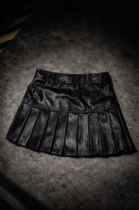 кожаная мини юбка