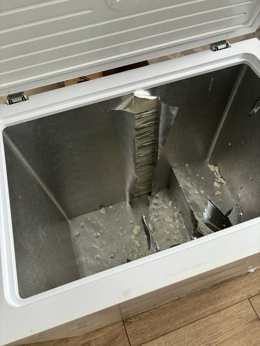 Продам морозилку на запчасти