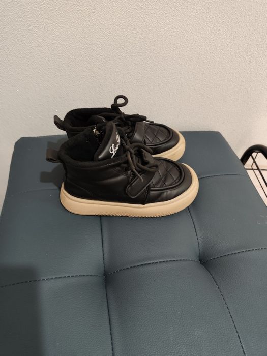 Продам кроссовки детские